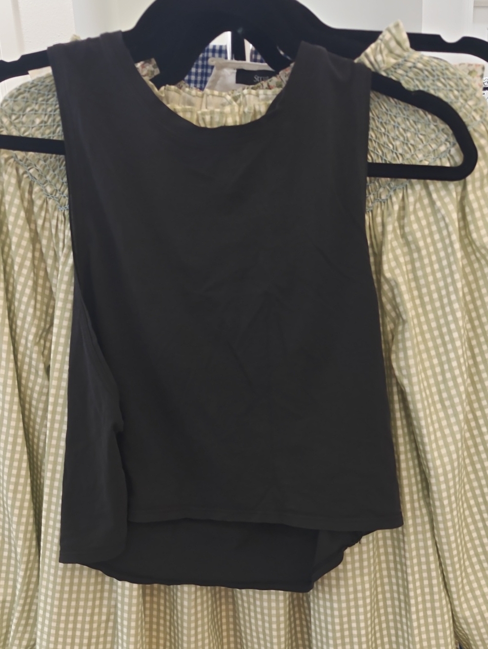 Sleeveless Black Tank Top - Women || Size Extra Small